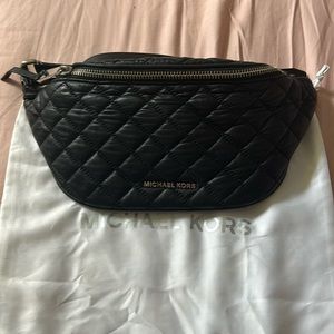 💋Closeout!! Michael Kors Quilted Black Leather Sling Pack